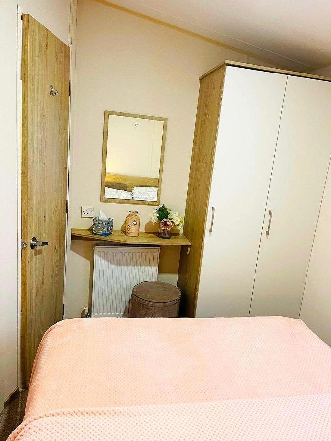 The Sunflower Luxury Caravan At Tattersall Lakes Tattershall Exterior foto